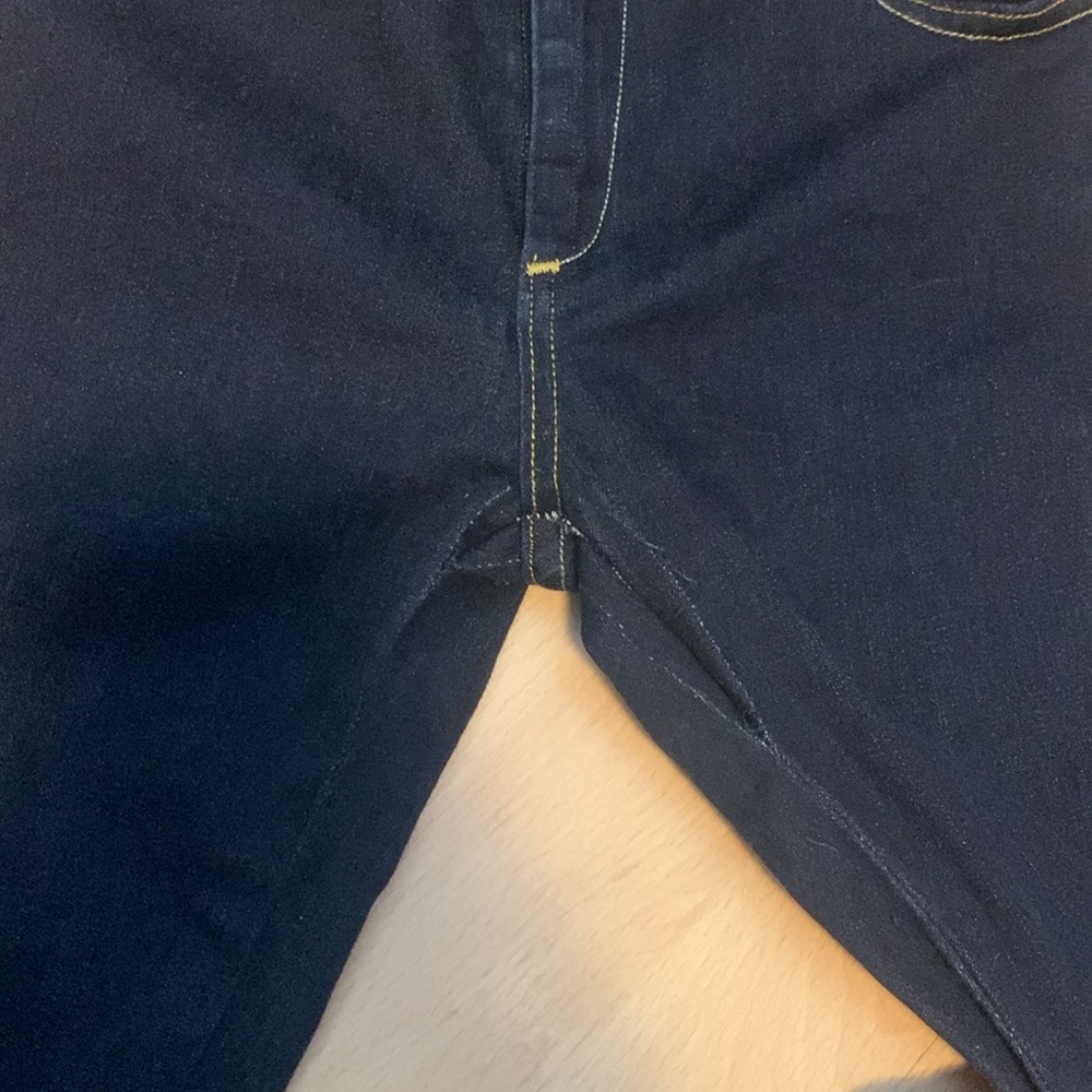 True religion size 28 midrise super skinny dark denim jeans. Name Halle - Picture 6 of 6